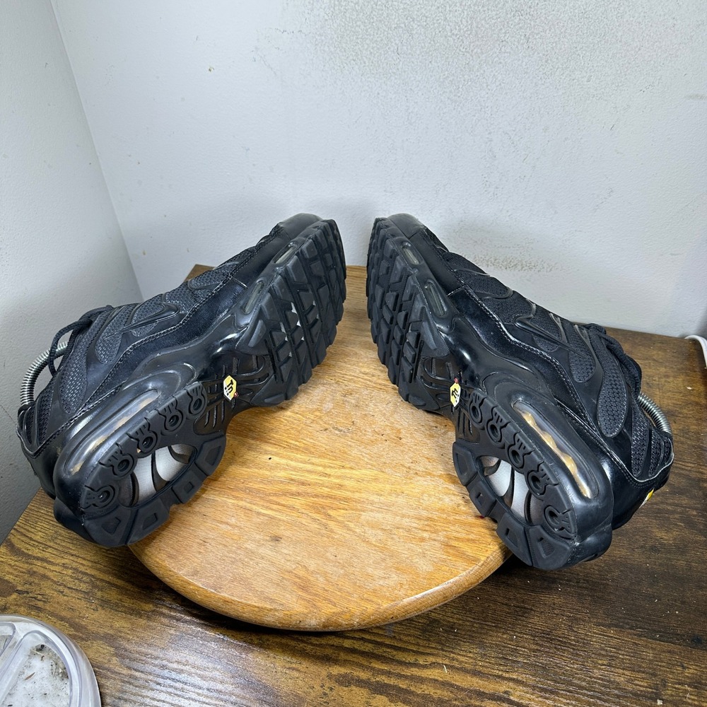 Nike Air Max Plus TN Triple Black Mens Running Shoes 604133-050 Size 12 Sneaker - Picture 7 of 8